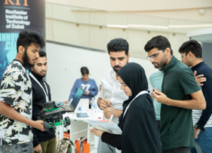 61 فريقاً من 14 جامعة وطنية وعالمية تشارك في الدورة الثانية من “مسابقة الإمارات للروبوتات”