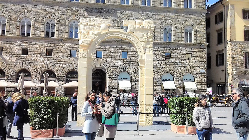 More than Two Million Visits in Two Days: 3D Replica of Palmyra Arch Makes Its Fourth Stop in Italy-Photo-3